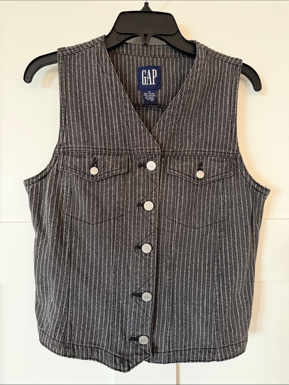 GAP Striped Sleeveless Button-Front Vest in Charcoal and Light Gray